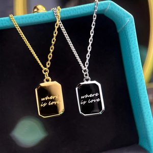 Quadratische Zucker-Anhänger-Halskette in Gold und Silber mit where is love Gravur