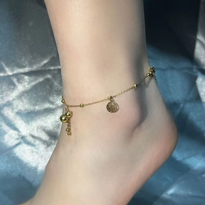 Bracelet de cheville en acier titane doré avec pendentifs gourde et porte-bonheur