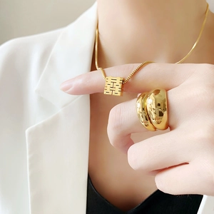 Golden titanium steel Xi character necklace and ring set with traditional Chinese design