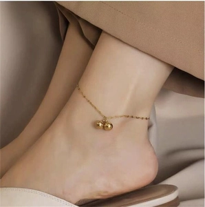 Bracelet de cheville minimaliste en titane plaqué or 18 carats avec double perles rondes