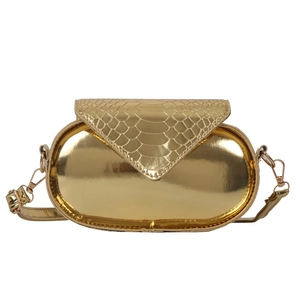 Sac de soirée ovale doré avec motif serpent et finition métallique effet miroir