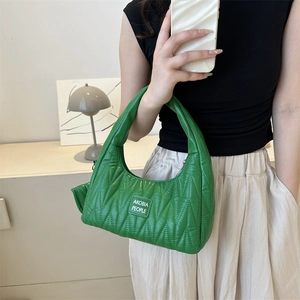 Sac sous le bras matelassé vert vif avec texture géométrique et logo pour femmes
