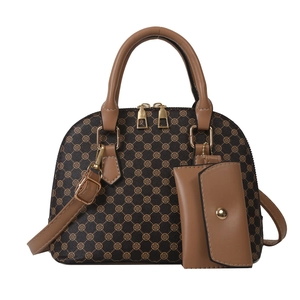 Borsa a mano vintage marrone con monogramma da donna con tracolla e piccolo astuccio charm