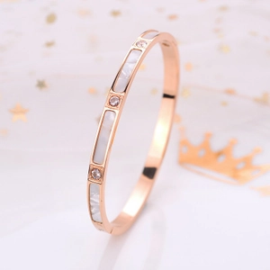 Bracelet en acier titane rose doré avec incrustation de nacre et cristaux brillants