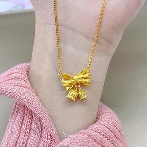 Collier nœud muguet doré 18 carats avec finition brossée élégante pour femmes