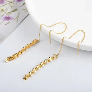 Elegante goldene Titan-Ohrfäden mit fächerförmiger Fischschwanz-Textur für Frauen