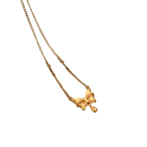 Collier minimaliste plaqué or 18 carats avec pendentif nœud et goutte d'eau pour femmes
