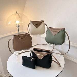 Chic contrast bucket bag set in four colors with gold metal bar and pebbled leather texture