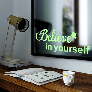 Φωσφορίζον αυτοκόλλητο Believe in yourself με πεταλούδα σε καθρέφτη για το δωμάτιο