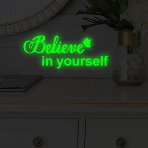 Φωσφορίζον αυτοκόλλητο τοίχου Believe in Yourself που λάμπει στο σκοτάδι με πεταλούδες