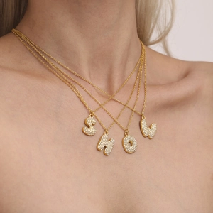 Collier hip hop plaqué or 18 carats avec pendentifs lettres bombées sertis de zircons