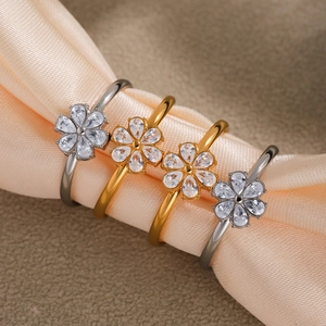 18k gold and silver floral rings set with 5A pear-cut zircons on elegant silk