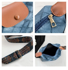Detailaufnahmen der Denim-Tasche mit Steppung, Lederklappe und Ethno-Gurtmuster