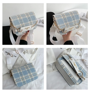 Details der blau-weiß karierten Tweed-Umhängetasche mit goldener Kette und Gurt