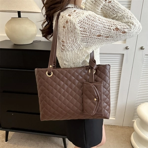 Quilted tote bag in dark brown faux leather with matching small pouch and gold rings