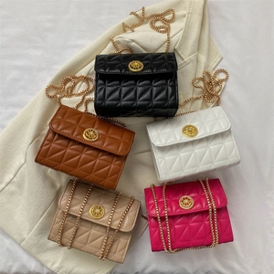 Sac à Bandoulière Élégant pour Femme Petit Carré Matelassé en Cuir PU Chaîne en Métal Doré Sac à Bandoulière pour Bureau de Navette Quotidienne
