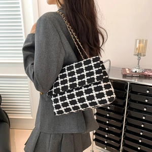 Sac à bandoulière classique en tweed à carreaux noir et blanc avec chaîne dorée