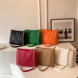 Women Quilted Shoulder Bag PU Leather Rhombic Lattice Metal Chain Large Capacity Vintage Fashion Commute Tote Bag