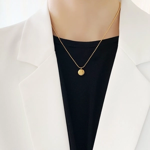 Collier en perles d'acier inoxydable doré avec pendentif rond Fu pour femmes chic
