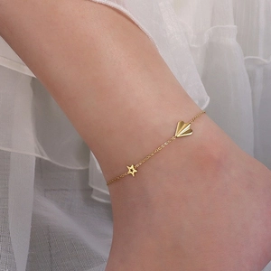 Bracelet de cheville élégant plaqué or 18k avec avion en papier et étoile pour femme
