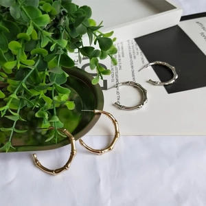 Bamboo-style hoop earrings in gold and silver steel finish, trendy geometric design