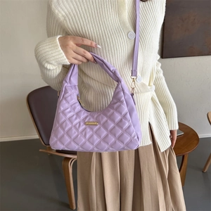 Purple quilted rhombic handbag with gold metal logo and adjustable shoulder strap