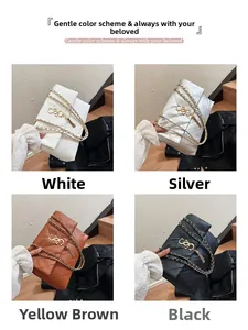 Sacs cabas matelassés en blanc argent marron et noir avec chaînes et pompons déco