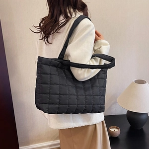 Quilted black puffer tote bag for women, large capacity shoulder bag for winter style