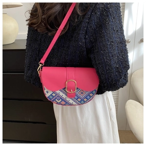 Detail of rose pink crossbody bag with ethnic geometric weaving and gold buckle closure