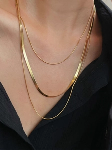 Collana a tre strati in maglia serpente dorata, acciaio titanio placcato oro 18K