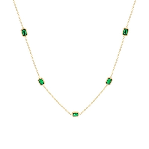 Collier élégant en acier titane doré avec cinq zircons rectangulaires vert émeraude