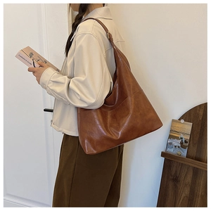 Vintage brown large capacity PU leather tote bag with shoulder straps for women