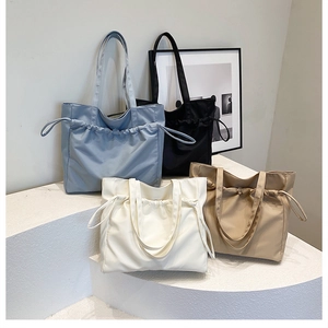 Sac Cabas Femme Décontracté en Tricot Plissé Grande Capacité Cordon de Serrage Sac à Main Bandoulière Style Coréen Minimaliste Mode Quotidien