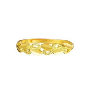 Bague élégante en feuilles dorées avec motif de feuillage découpé et anneau réglable