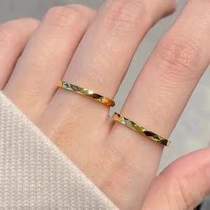 Bague Anneau Matelassé Facetté Minimaliste Acier Inoxydable Coupe Diamant Géométrique Bijoux Plaqué Or Polis Pour Femmes