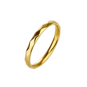Bague géométrique facettée en or poli avec design minimaliste en acier inoxydable
