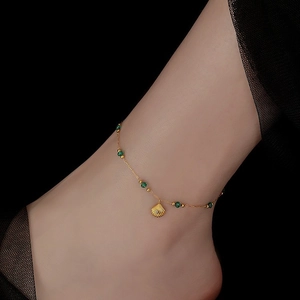 Bracelet de cheville en or avec pendentif coquillage et perles vert émeraude