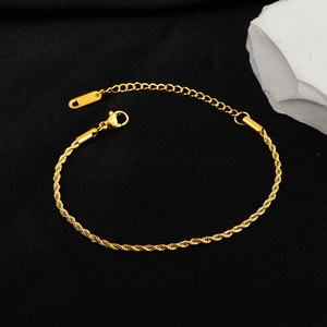 Bracelet chaîne corde dorée pour femme avec fermoir mousqueton et maillons réglables