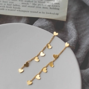 Boucles d'oreilles pendantes cœur doré avec chaînes à pampilles au style vintage