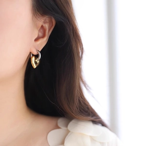 Boucles d'oreilles cœur bicolores minimalistes en acier inoxydable or et argent