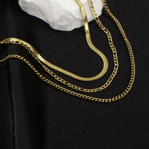 Three-layer gold titanium steel necklace set with flat snake, Figaro, and curb chains