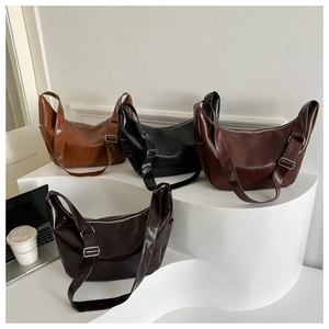 Minimalist oil-wax PU leather dumplings bags in four colors with wide adjustable straps