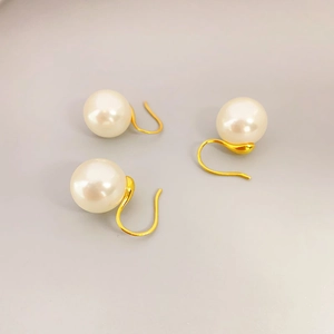 Elegant 18K gold-plated 925 silver hook earrings with premium round white pearls