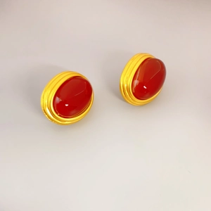 Retro oval gold earrings with spiral texture and large red agate inlay for women