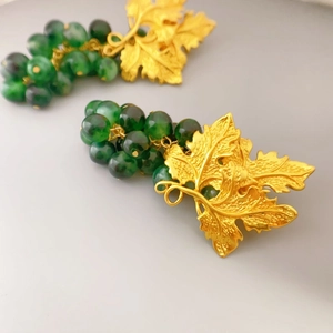 Elegant gold-plated grape earrings with green chalcedony beads and vintage leaf details