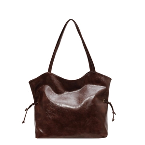 Grand sac cabas rétro marron café en cuir brillant avec détails de cordon latéral