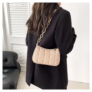 Schicke gesteppte beige Filz-Schultertasche mit goldener Kette für Damen Mode
