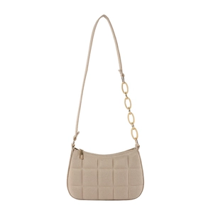 Gesteppte Filztasche in Beige mit bernsteinfarbenen Kettengliedern und quadratischer Form