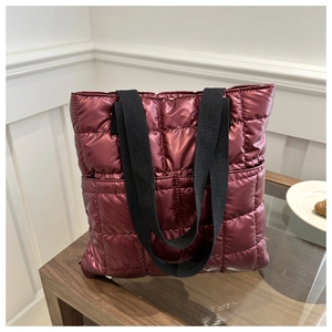 Quilted down cotton tote bag in wine red with black shoulder straps for autumn