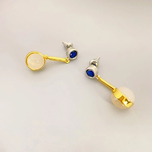 Boucles d'oreilles pendantes style français bicolores avec pierres bleues et perles